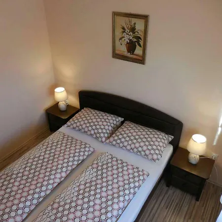 Raj 5 Apartment *